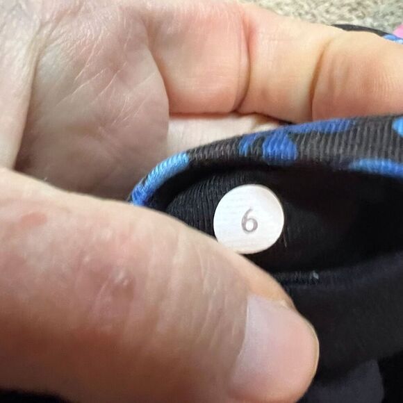 Lululemon Athletica Groove Crop Split Calf Leggings Size 6 Compression Active - Picture 3 of 6